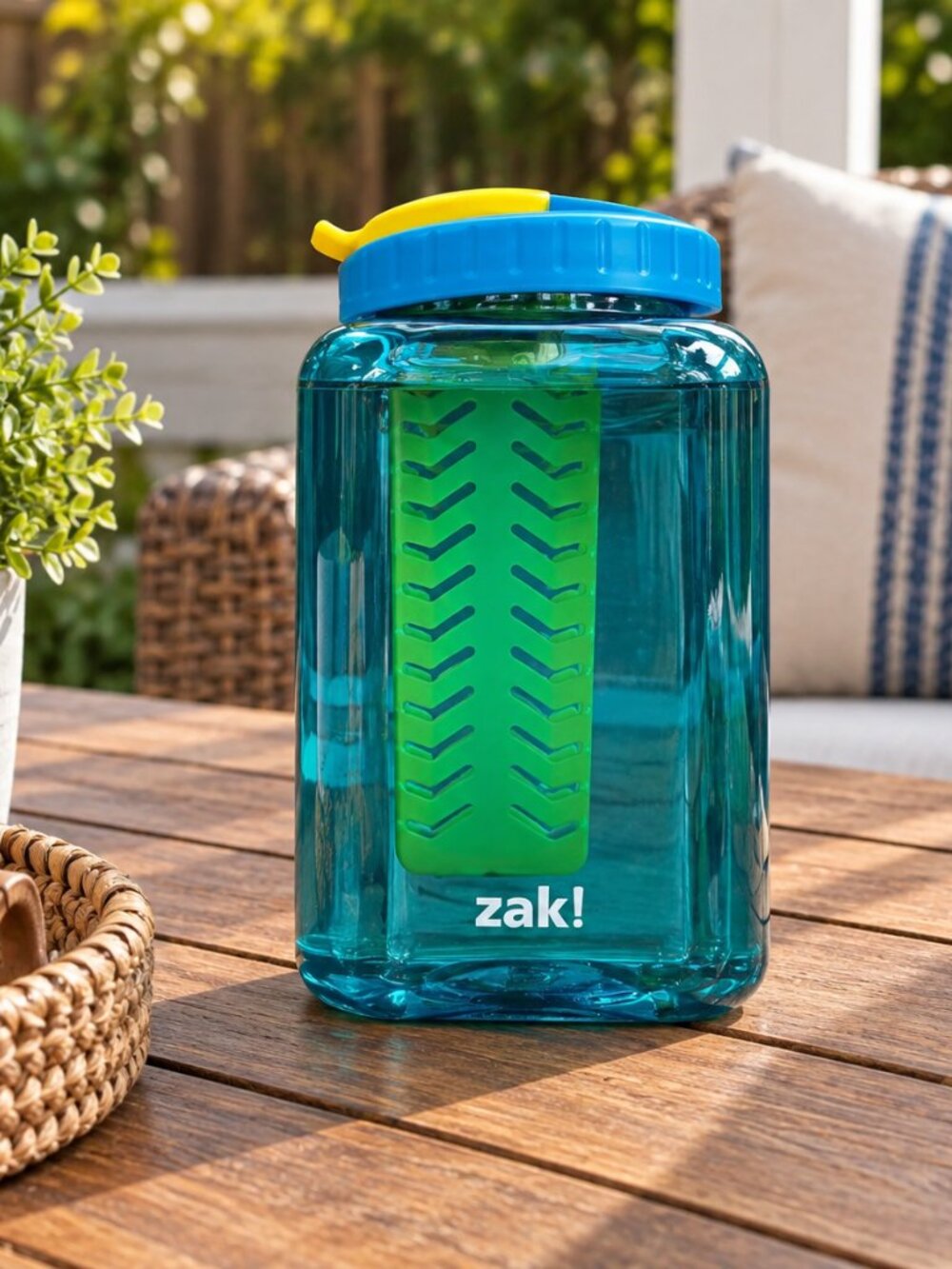 Zak! 47-Ounce Blue Infuser Water Bottle-NWT